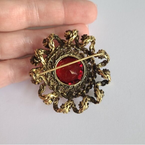Vintage Antique Gold Brass Chunky Ruby Red Cabochon Victorian Crystal Brooch - Picture 6 of 8